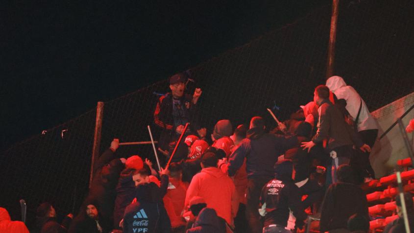 Actualizan estado de salud de hincha de U. de Chile que cayó al vacío en estadio de Independiente