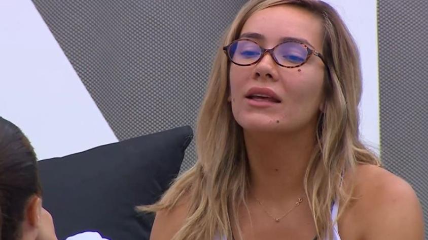 "Es una cara dura": Usuarios de redes lapidan a Valentina por estratégico acercamiento a Jota