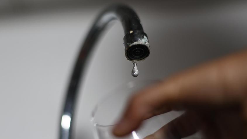 Ojo con tu cuenta: Aguas Andinas aplicará un nuevo recargo por el alto consumo de agua en verano