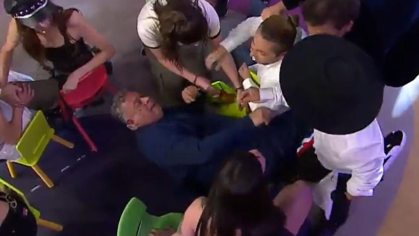 Willy Sabor sufre fuerte caída al jugar la sillita musical: "Les dije que iba a pasar"