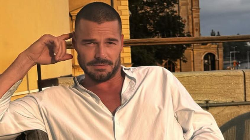 Ricky Martin no esconde nada en provocadora selfie a sus 53 años
