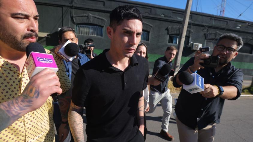 La particular prenda que usó pareja de Jean Paul Pineda para asistir a fiesta del exfutbolista a pesar de orden de alejamiento