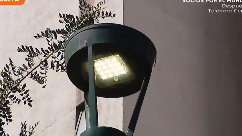 Vecinos de Recoleta denunciaron estar sin luminarias y suministro llegó en medio de despacho de La tarde es nuestra: "La magia de la TV"
