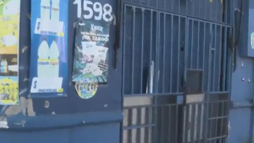 La sorprendente excusa de mujer para defender supuestas fiestas clandestinas en minimarket de Santiago