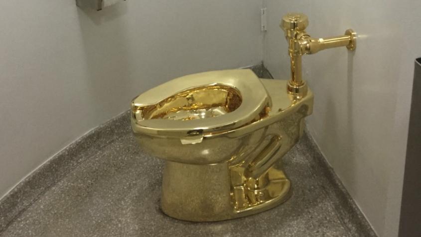 Dan ganas de ir al baño: inodoro de oro macizo causa furor y es rematado por cifra récord en Nueva York