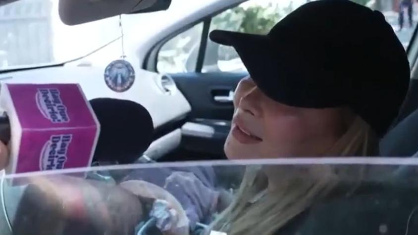 Cathy Barriga se defiende tras polémica durante las elecciones: quiso entregarle galletas a los vocales de mesa