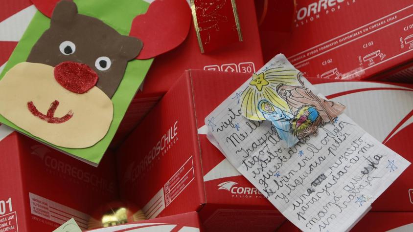 Miles de sueños por cumplir esta Navidad: Correos de Chile invita a apadrinar una de las cartas al Viejo Pascuero