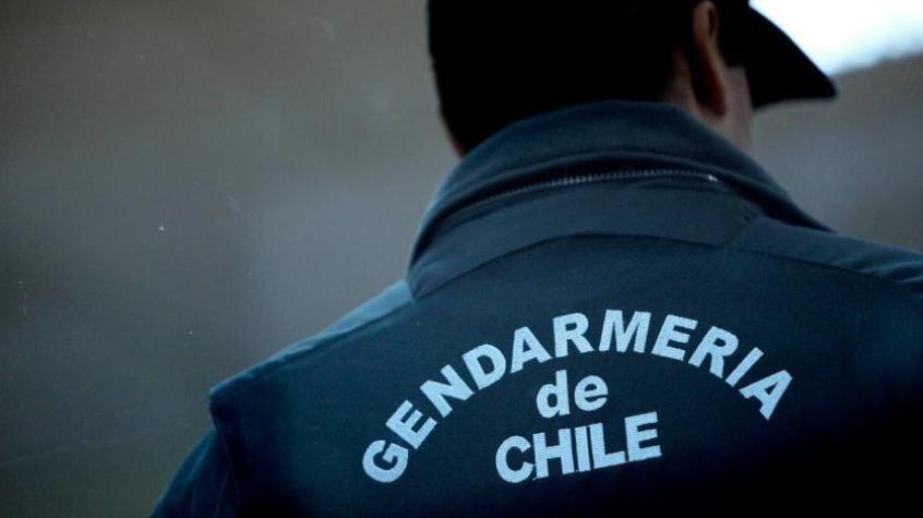 Las escandalosa fotografía de un gendarme posando con droga y subametralladora: "No solo es descarado..."