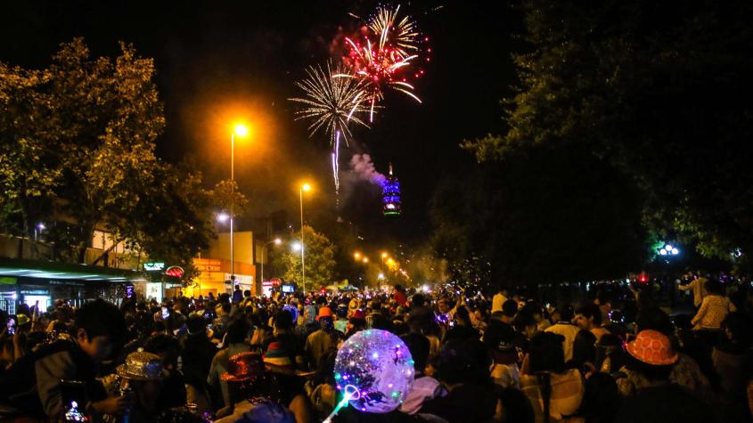 Año Nuevo 2026: La lista completa de comunas que tendrán fuegos artificiales y show de drones