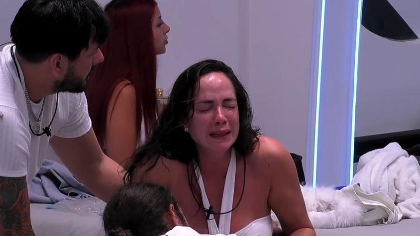 Mundos Opuestos | Capítulo 141: Samira tiene que ser atendida tras sufrir un fuerte dolor de espalda