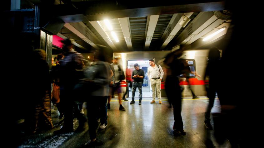 Por show de Año Nuevo en la Torre Entel: Metro modifica su horario en algunas estaciones