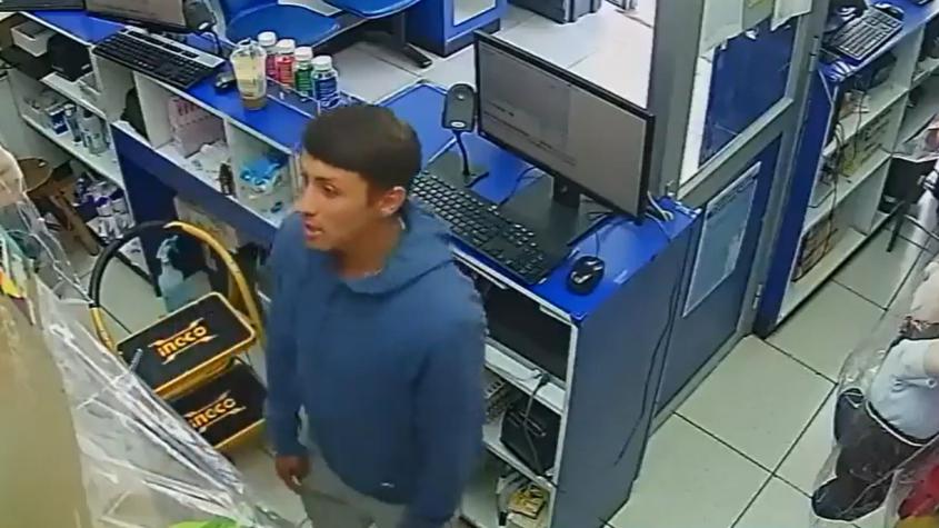 "¡Vamos escogiendo lo más caro!": el violento actuar de delincuente que roba en farmacias de Ñuñoa
