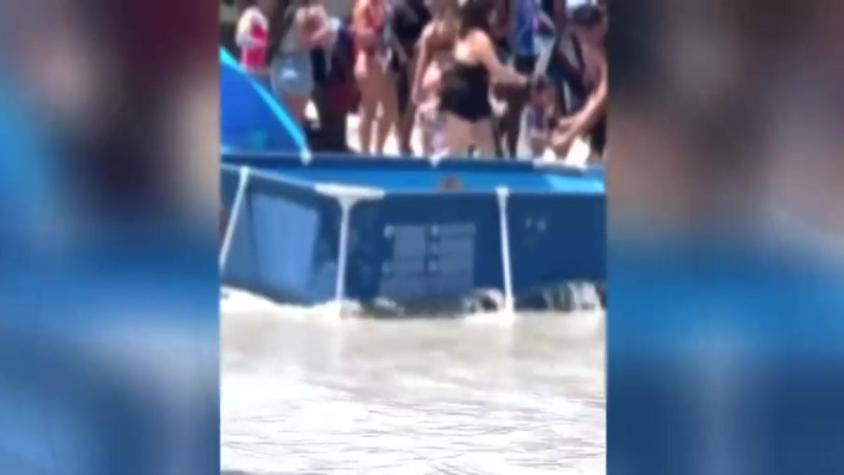 Insólito: Instalan piscina a solo metros de la orilla de la playa en Totoralillo
