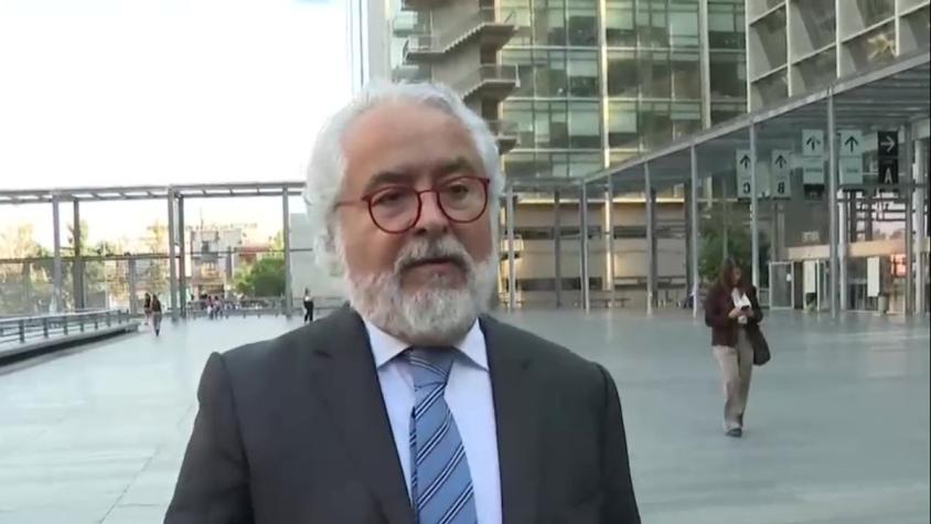 Así fue la llegada de Luis Hermosilla al Centro de Justicia: “Por respeto al tribunal uno no puede hablar”
