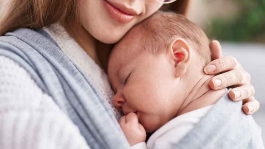 Se necesitan voluntarios para dar amor y contención a bebés abandonados: requisitos y cómo postular