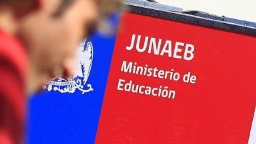 Junaeb anuncia TNE gratis y becas de emergencia para estudiantes afectados por incendios forestales