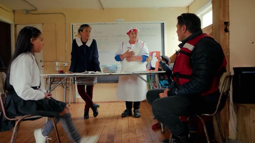 Pancho Saavedra conoce la historia de una niña que espera una operación de oído