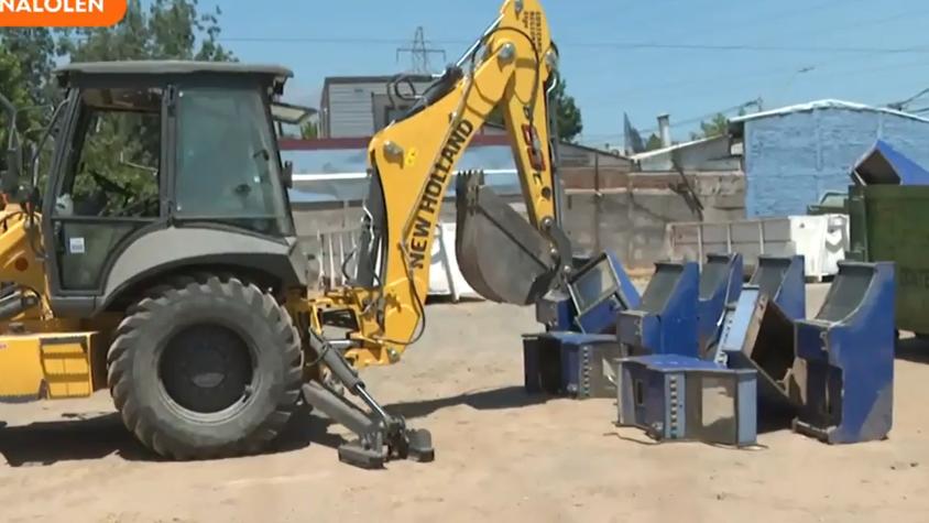 Así destruyen las máquinas tragamonedas de casinos ilegales de Peñalolén