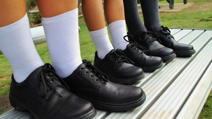 Ahorra en la vuelta a clases: revisa los mejores descuentos en zapatos escolares