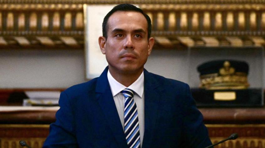 Ya van ocho mandatarios en 10 años: Por qué la destitución de José Jerí afectaría a Chile