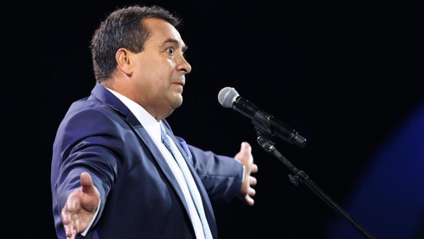 Polémica golpea a Dino Gordillo: evalúan denuncia tras beso a menor en show en Villa Alegre