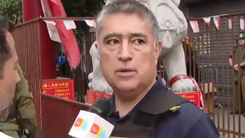 El desafiante actuar de comerciantes ambulantes en medio de operativo en Barrio Meiggs: alcalde de Santiago quedó impactado