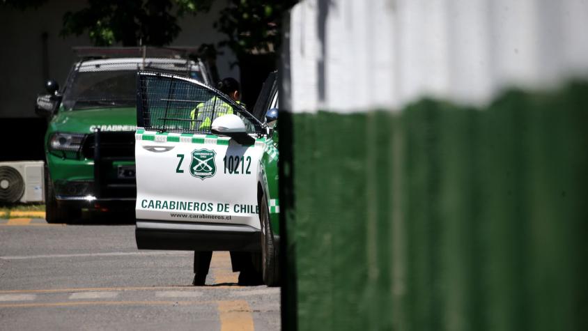 Hombre extranjero fue detenido en Cerrillos, le quitó arma a carabinero y disparó dos veces en comisaría