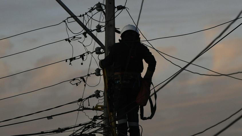 Confirman corte de luz en ocho comunas de la RM este martes 24 de febrero: revisa los sectores y horarios