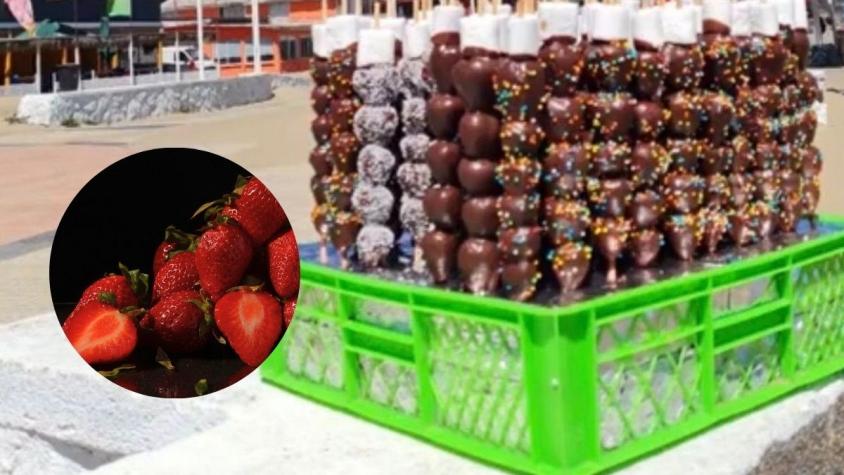 Ingrediente secreto: el asqueroso hallazgo en frutillas con chocolate que se venden en playas chilenas