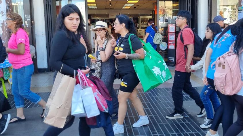 Remate total: tienda de ropa infantil liquida prendas desde $1.990 por cierre de sucursal en Chile