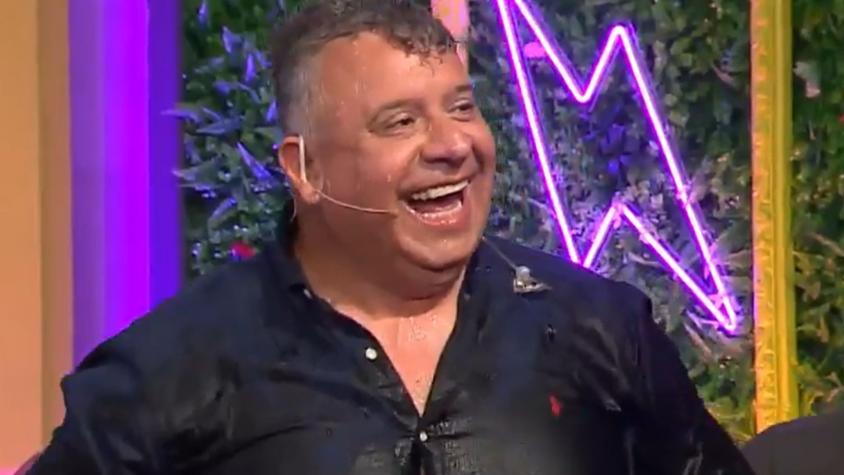 Willy Sabor descoloca a sus compañeros al tirarse piquero en vivo y en directo: "Aprovechando que hace calor"