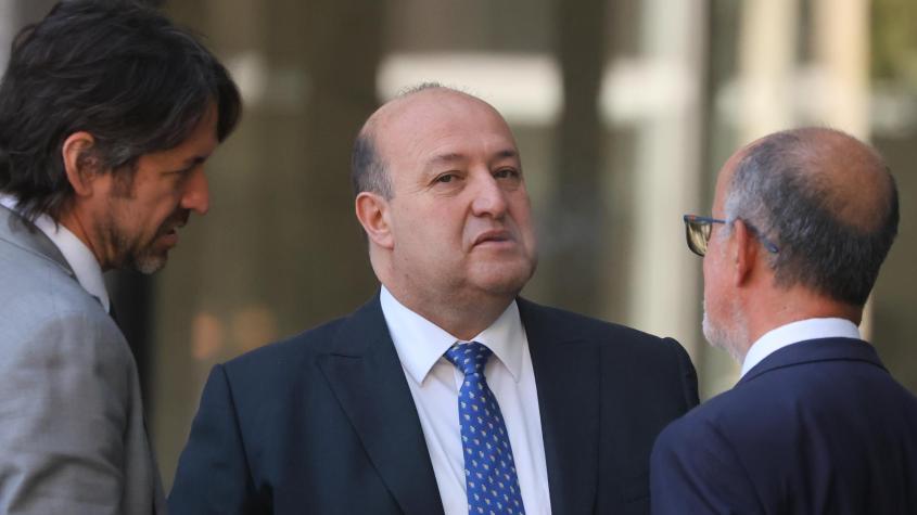 Arriesgaría más de 10 años de cárcel: Formalizan a exfiscal Guerra por cohecho y otros delitos en el Caso Hermosilla