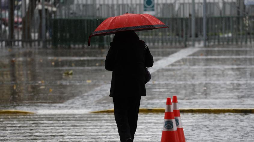 Sistema frontal se acerca a la zona central: revisa cuándo lloverá en Santiago