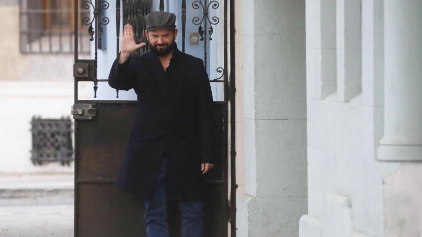 Dos casas en una y 13 dormitorios: así es la residencia de Boric en Yungay que busca comprador