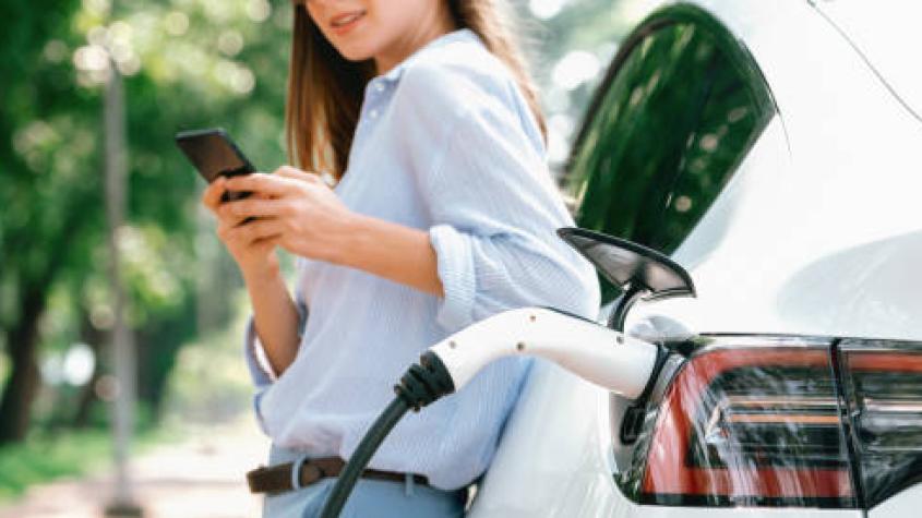 Ante importante alza de la bencina: revisa los autos eléctricos más baratos en Chile