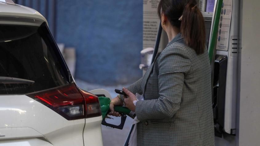 Estas son las medidas que tomarán algunas comunas de la RM ante histórica alza de combustibles