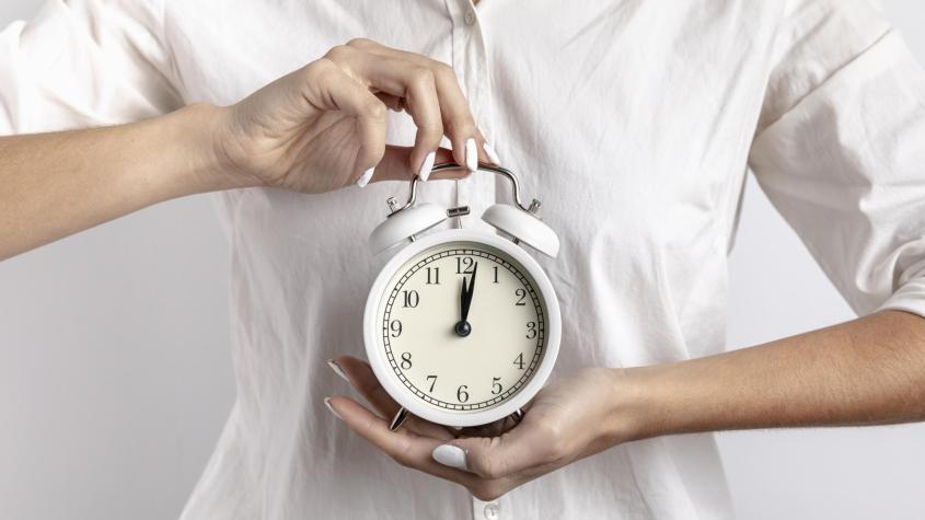 Este fin de semana se cambia la hora: revisa qué día y a qué hora empieza el horario de invierno