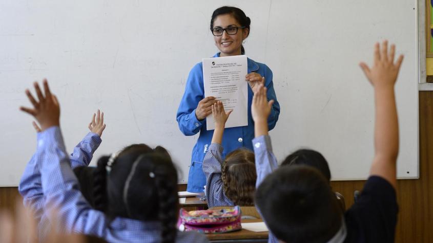 Estados Unidos abre cupos para profesores chilenos con sueldos entre $35 y $47 millones al año: cómo postular