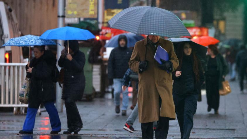 Vuelve la lluvia a la Región Metropolitana: este es el día en que precipitará en Santiago