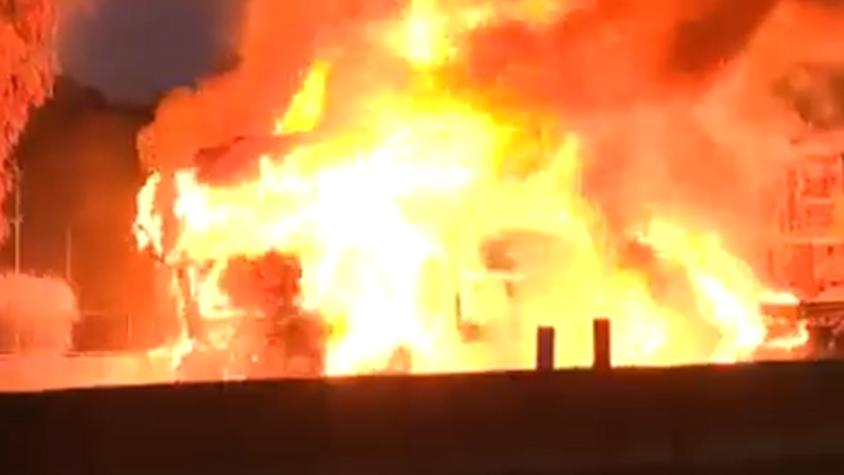 Chofer de camión incendiado en San Miguel fue salvado gracias a heroica acción: máquina quedó completamente quemada