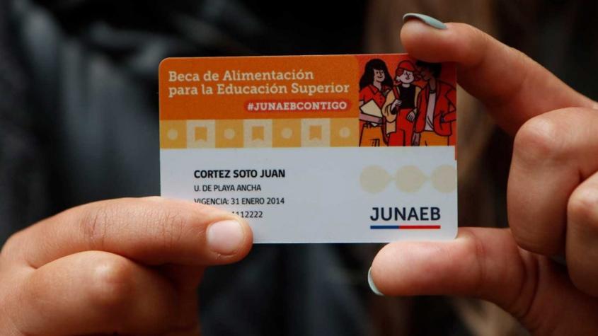 ¿Dónde aceptan la tarjeta Junaeb? Revisa los comercios asociados y las restricciones de la Beca BAES 2026
