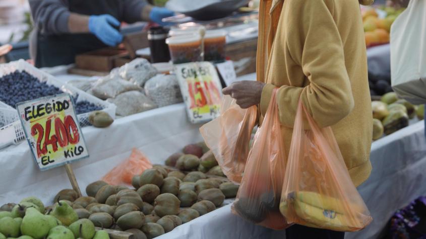 Alza de la UF impacta el bolsillo: revisa los alimentos y cuentas que más han subido de precio