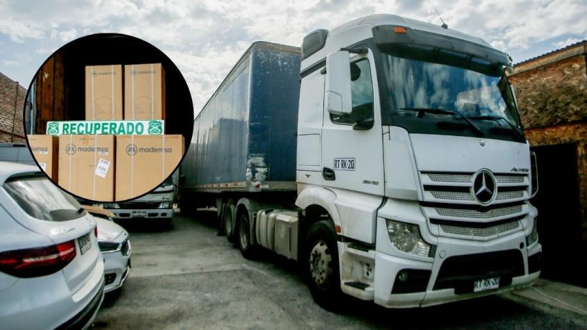 Roban camión con 100 refrigeradores en Lo Espejo y lo encuentran en Recoleta: detuvieron a cuatro personas