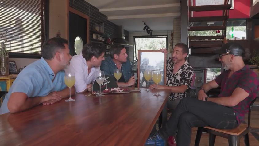 El día que Jorge Alís y otros comediantes posaron desnudos frente a La Moneda: llegó Carabineros