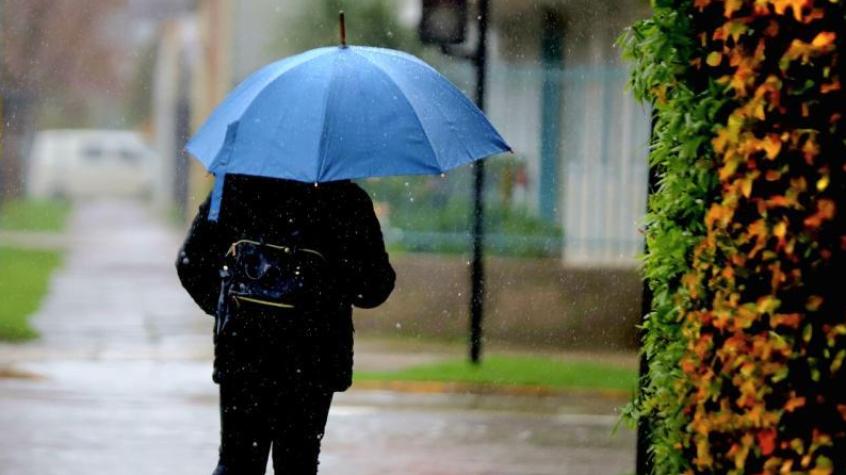 ¿Regresa la lluvia a Santiago? Sistema frontal avanza desde el sur y podría llegar a la RM