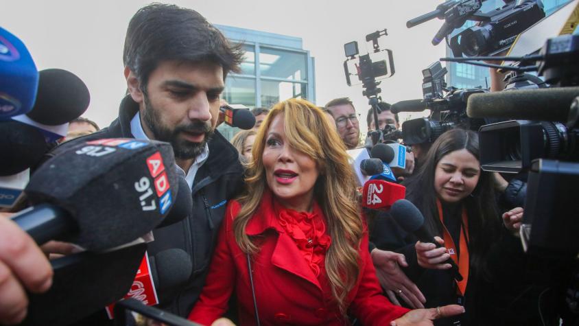 La acción de Cathy Barriga tras formalización de Joaquín Lavín León: su look llamó la atención