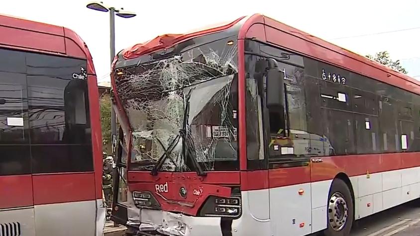 Choque entre dos buses RED deja 10 heridos en La Florida: este sería el origen del accidente