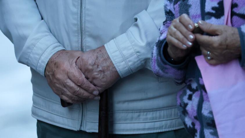 Los bonos y beneficios que pueden recibir los adultos mayores en junio: revisa los requisitos