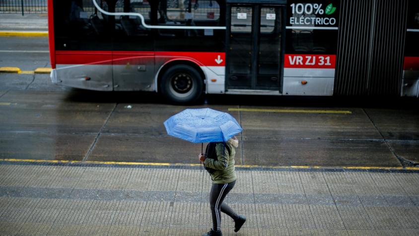 ¿Qué días llueve en Santiago? Anuncian dos fenómenos meteorológicos para la semana