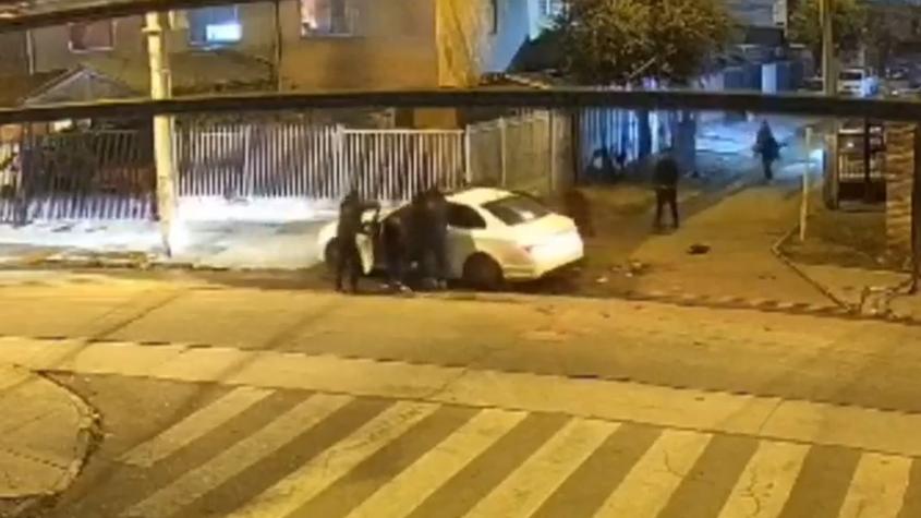 Dos adultas y cuatro niños sufren violenta encerrona en Maipú: madre de menores fue atropellada por delincuentes Dos adultas y cuatro niños sufren violenta encerrona en Maipú: madre de menores fue atropellada por delincuentes